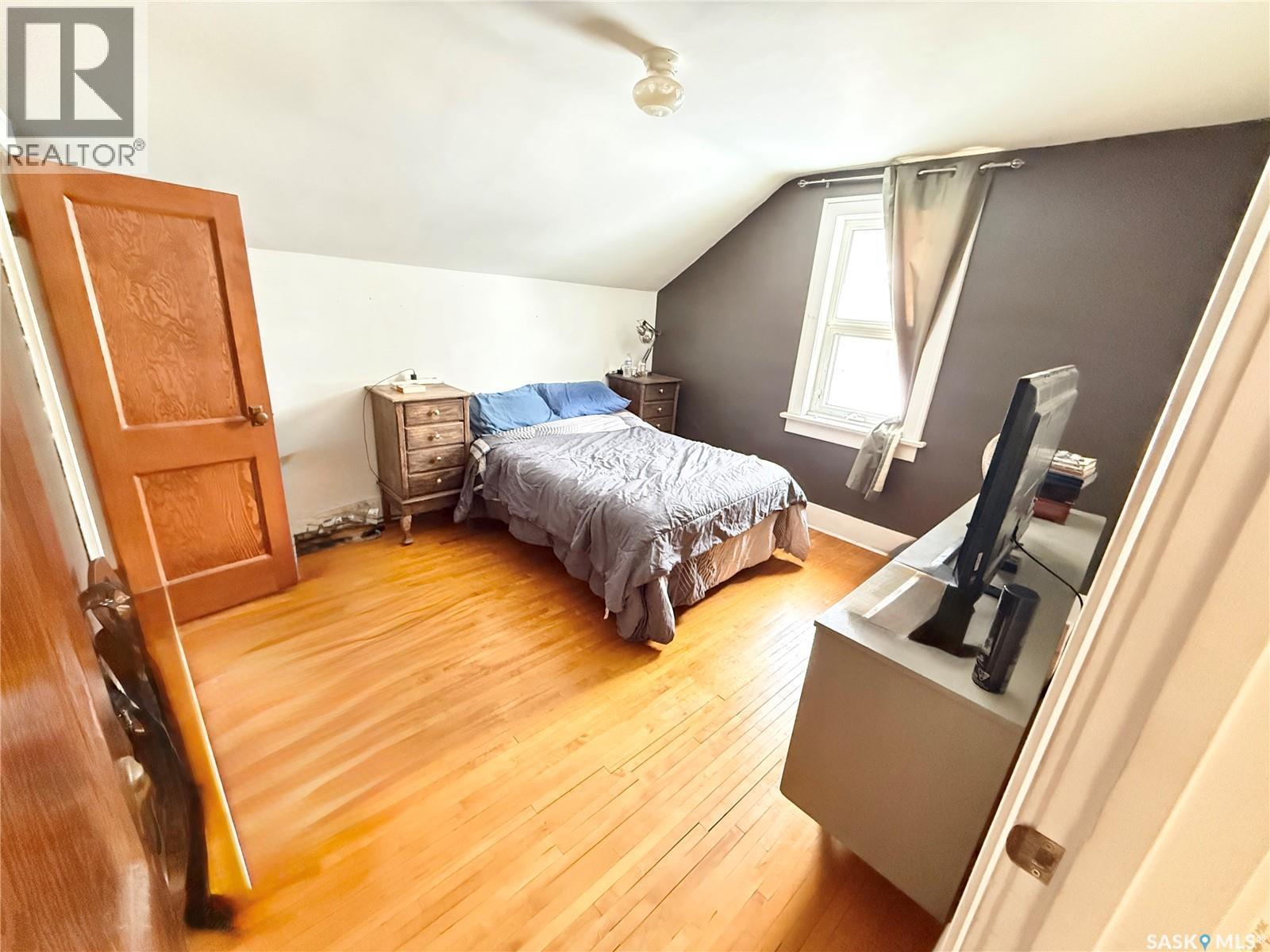 434 2Nd Street, Weyburn, SK - Indoor Photo Showing Bedroom