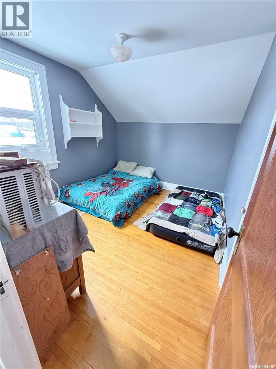 434 2Nd Street, Weyburn, SK - Indoor Photo Showing Bedroom