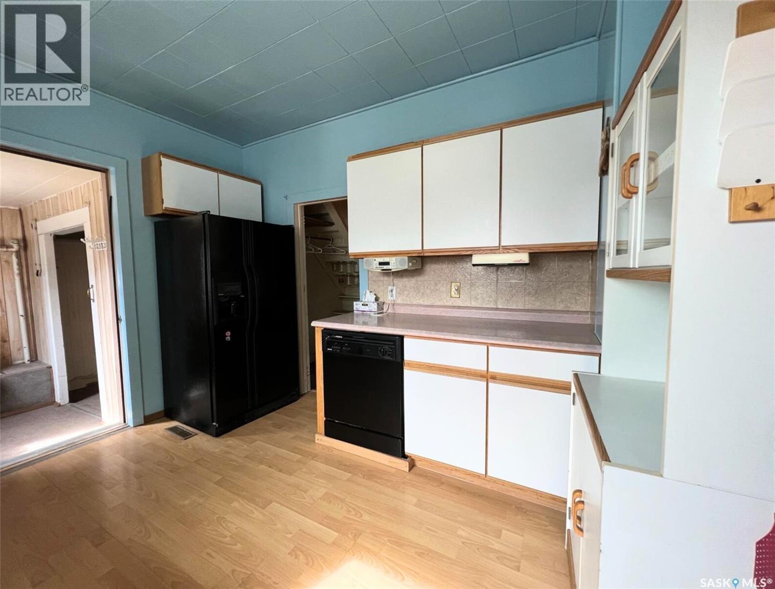 118 5Th Avenue Se, Swift Current, SK - Indoor Photo Showing Kitchen