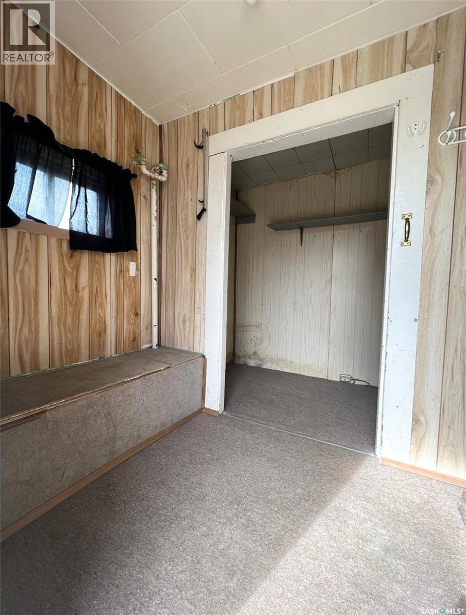 118 5Th Avenue Se, Swift Current, SK - Indoor Photo Showing Other Room