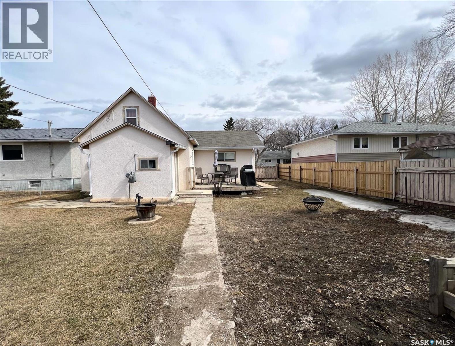 118 5Th Avenue Se, Swift Current, SK - Outdoor