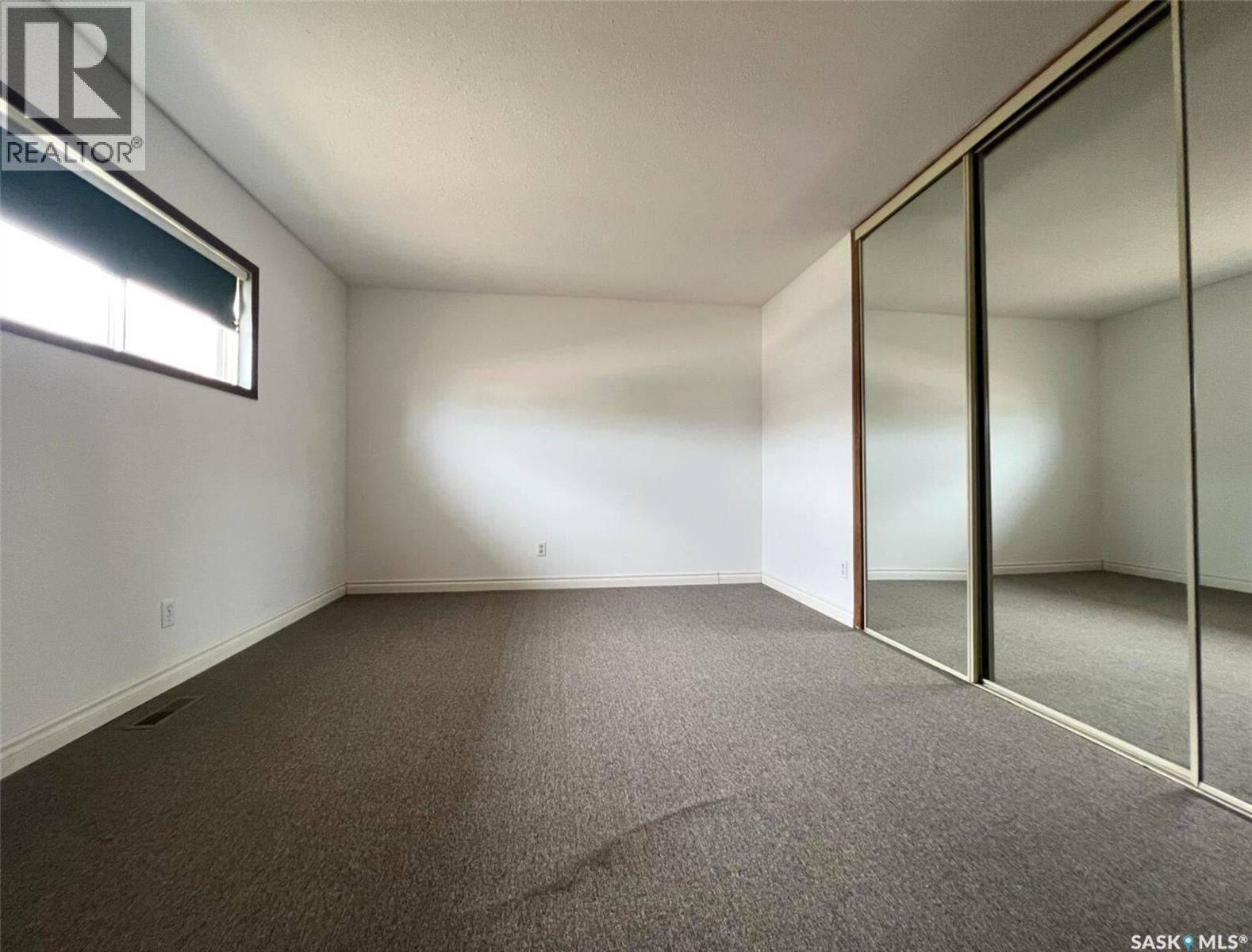 118 5Th Avenue Se, Swift Current, SK - Indoor Photo Showing Other Room