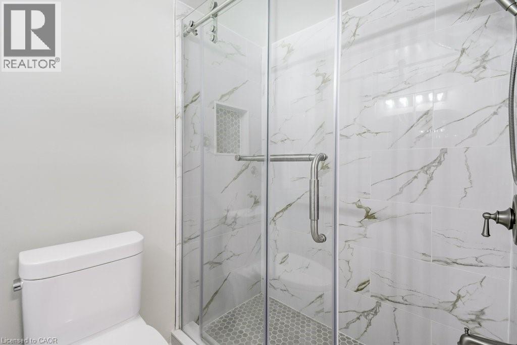 2405 Malcolm Crescent, Burlington, ON - Indoor Photo Showing Bathroom