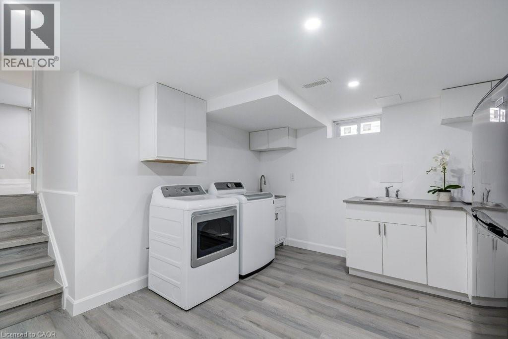 2405 Malcolm Crescent, Burlington, ON - Indoor Photo Showing Laundry Room