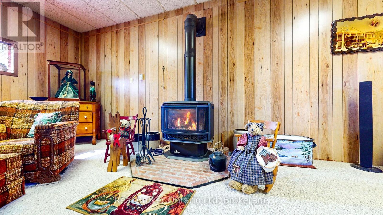 14 Seneca Crescent, Tiny, ON - Indoor Photo Showing Other Room