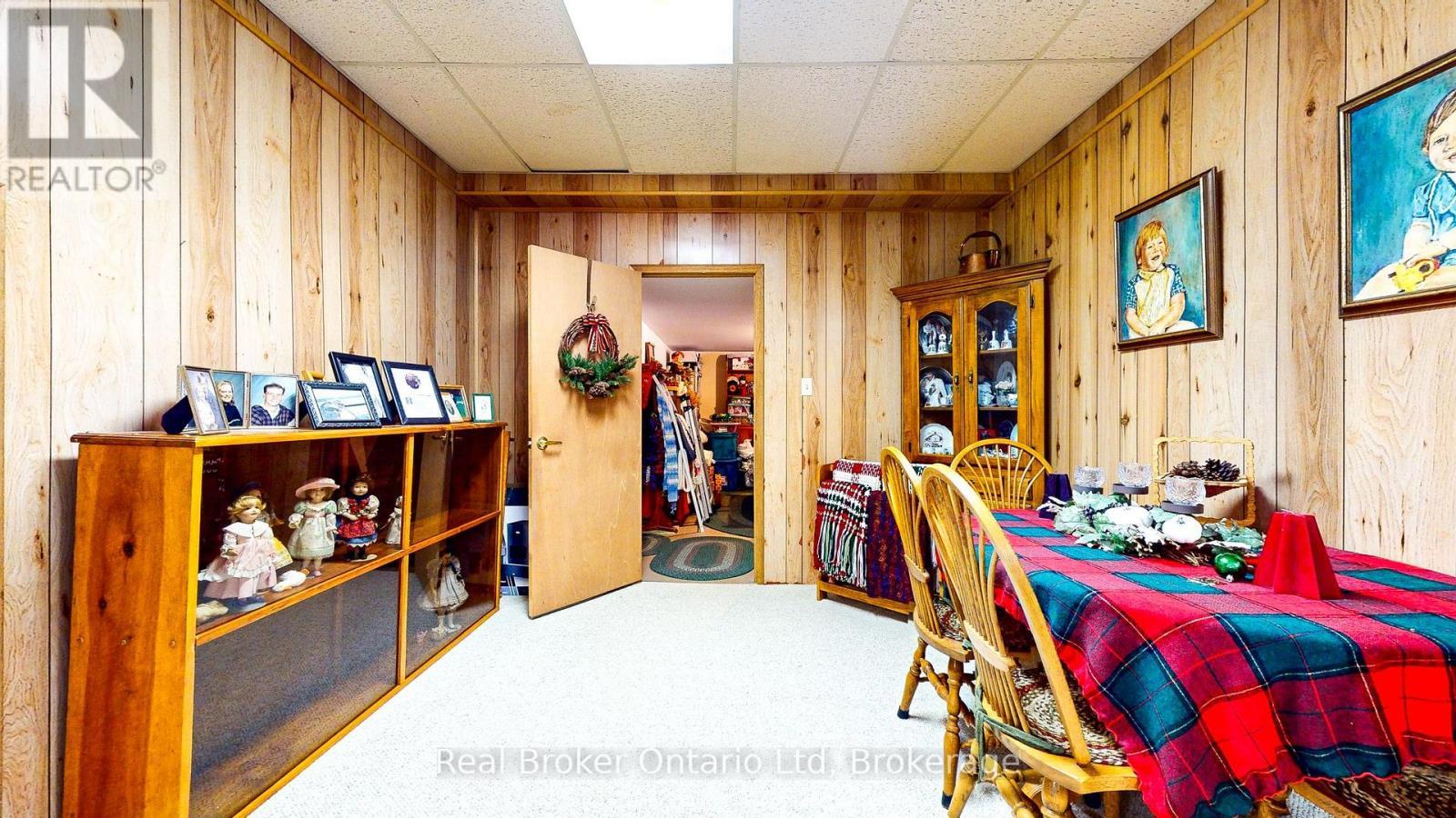 14 Seneca Crescent, Tiny, ON - Indoor Photo Showing Other Room