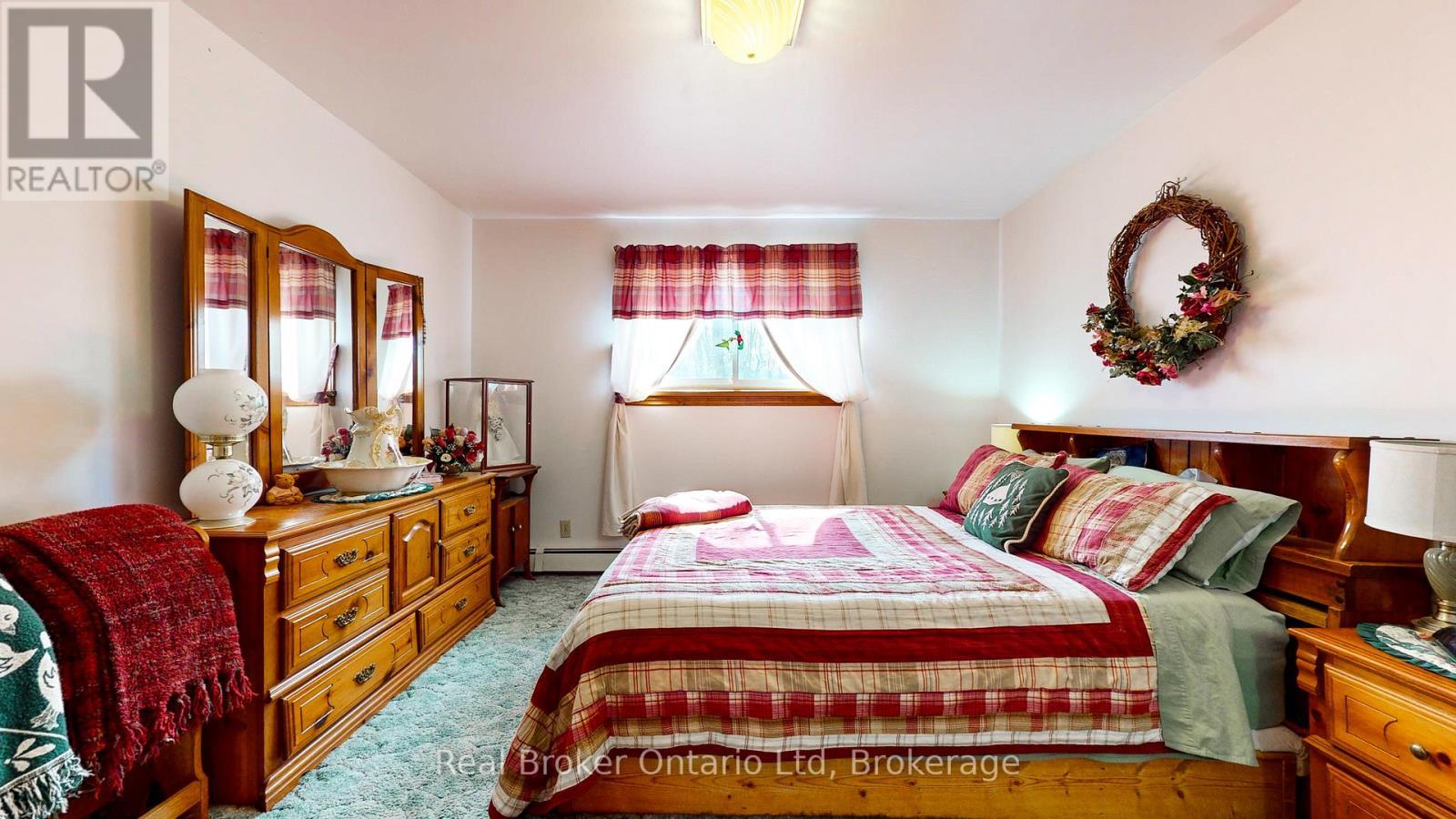 14 Seneca Crescent, Tiny, ON - Indoor Photo Showing Bedroom