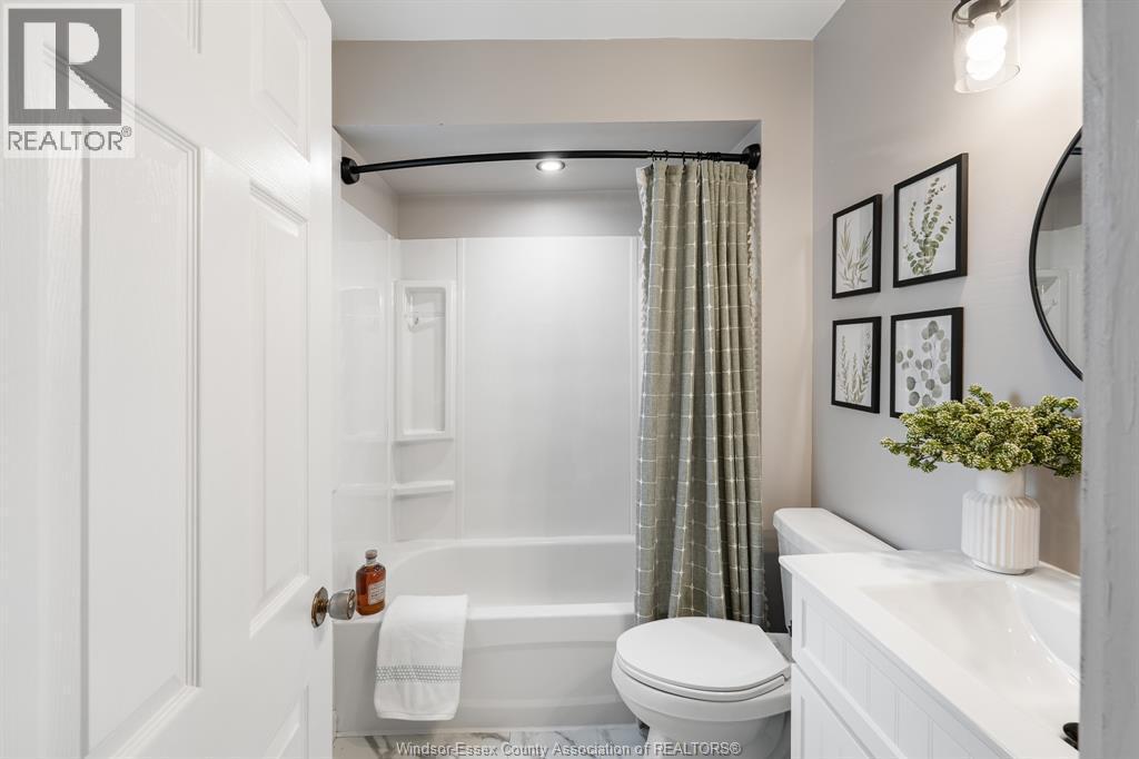 45 Richardson, Tilbury, ON - Indoor Photo Showing Bathroom