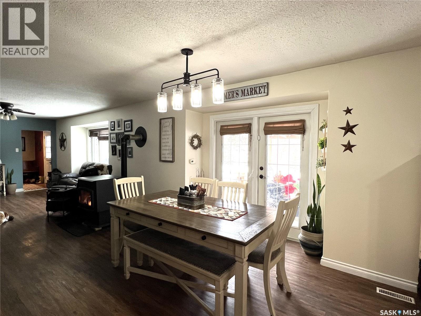 113 2Nd Avenue Se, Dorintosh, SK - Indoor Photo Showing Dining Room