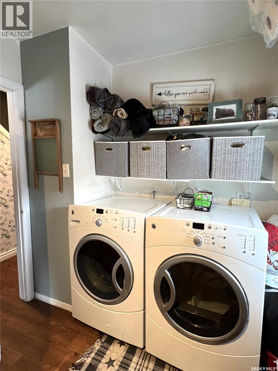 113 2Nd Avenue Se, Dorintosh, SK - Indoor Photo Showing Laundry Room
