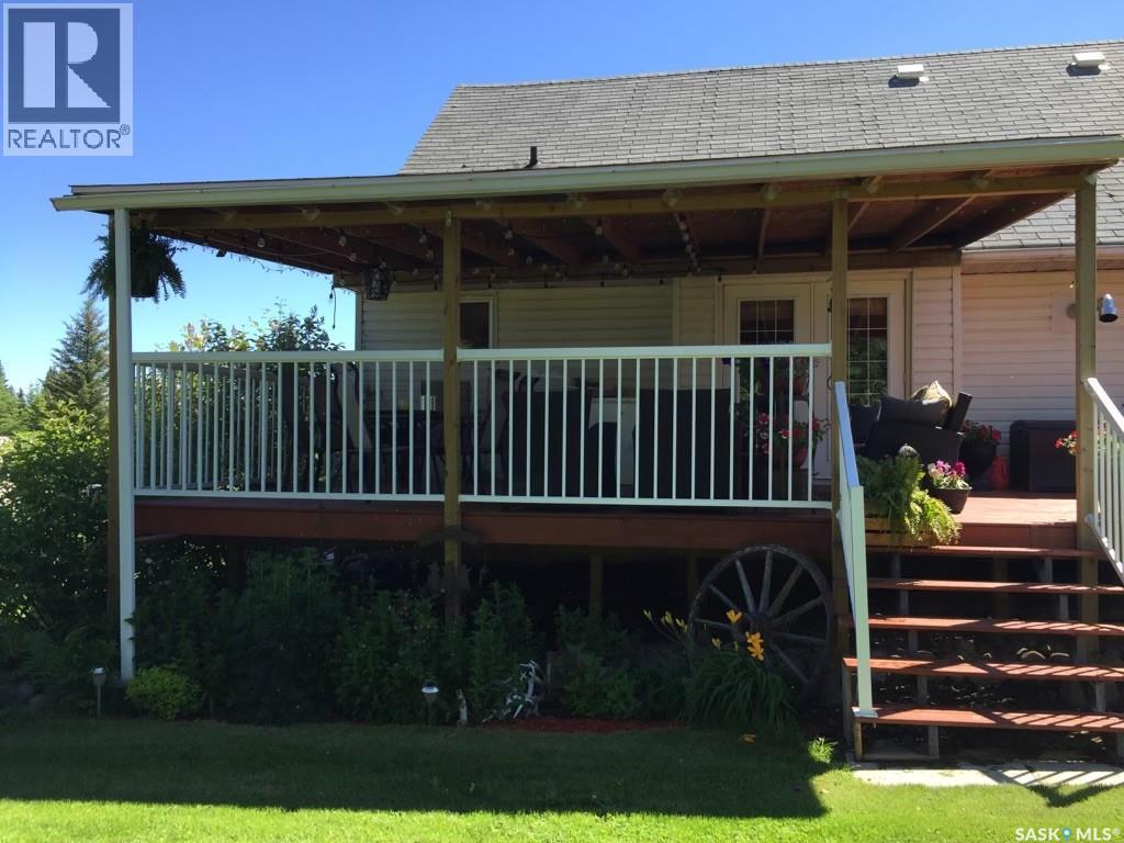 113 2Nd Avenue Se, Dorintosh, SK - Outdoor With Deck Patio Veranda