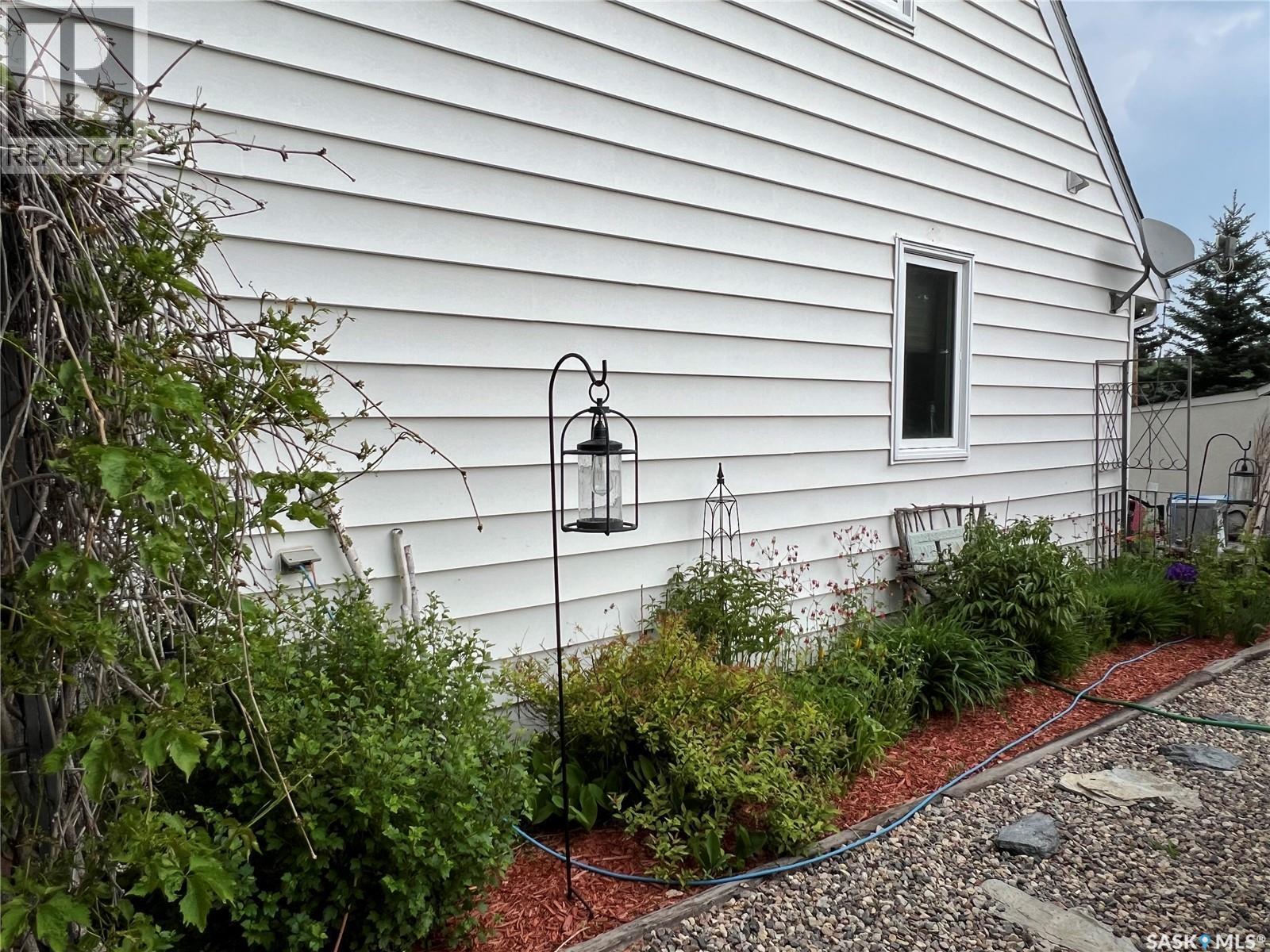 113 2Nd Avenue Se, Dorintosh, SK - Outdoor