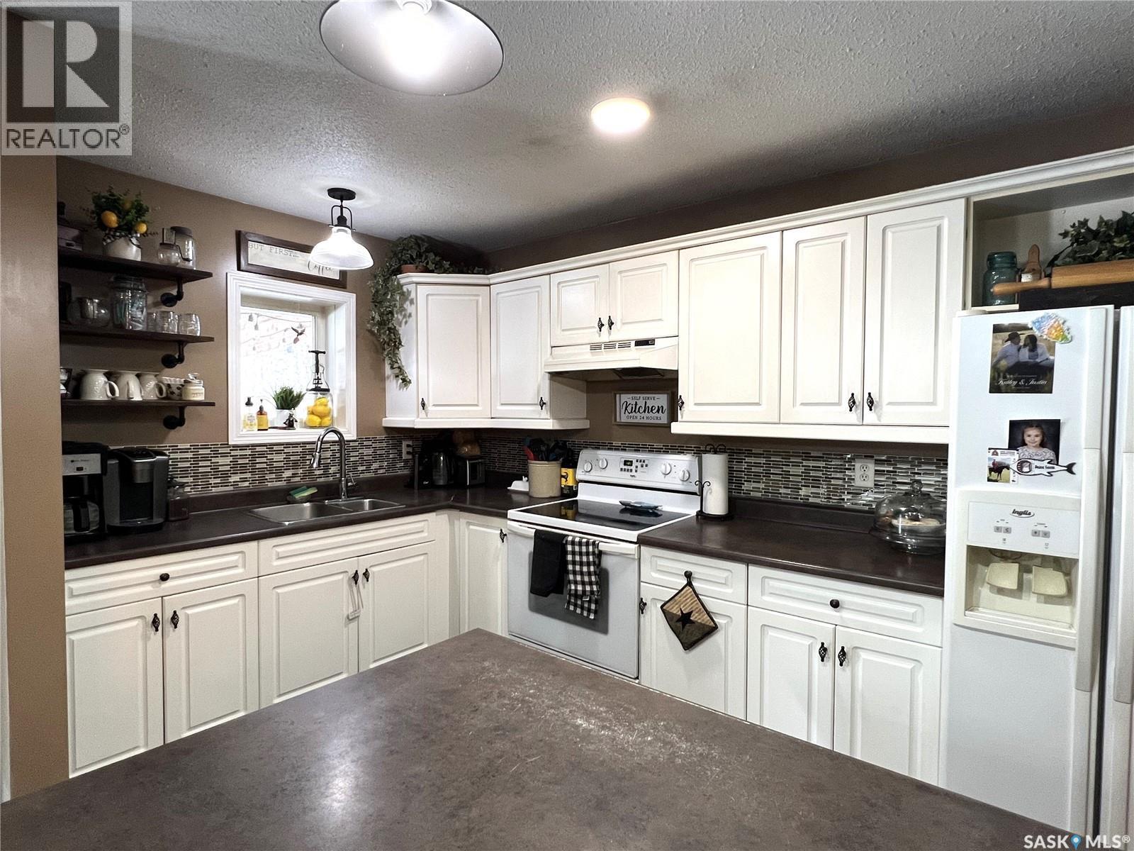 113 2Nd Avenue Se, Dorintosh, SK - Indoor Photo Showing Kitchen With Double Sink