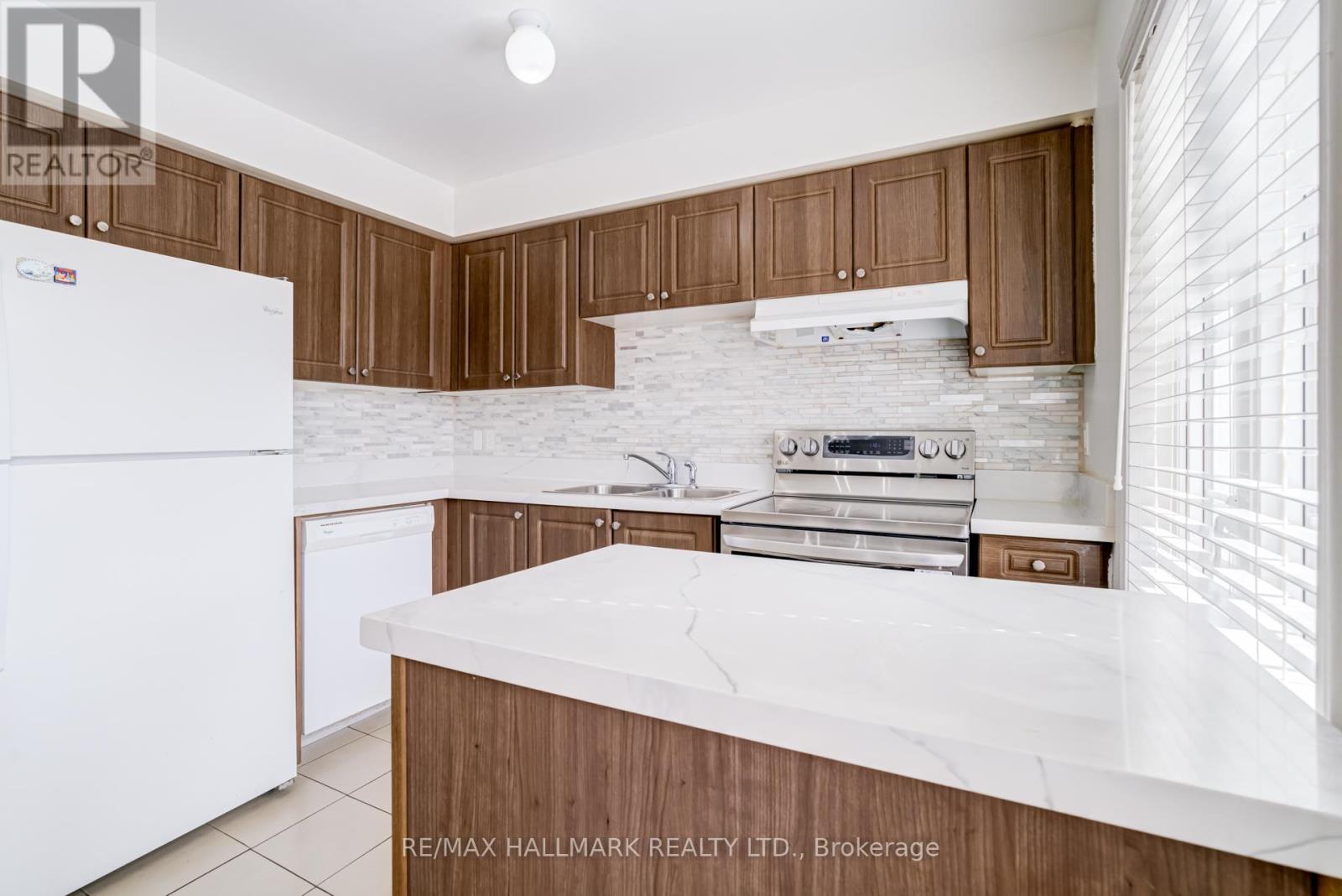 55 Ted Wray Circle, Toronto, ON - Indoor Photo Showing Kitchen With Double Sink