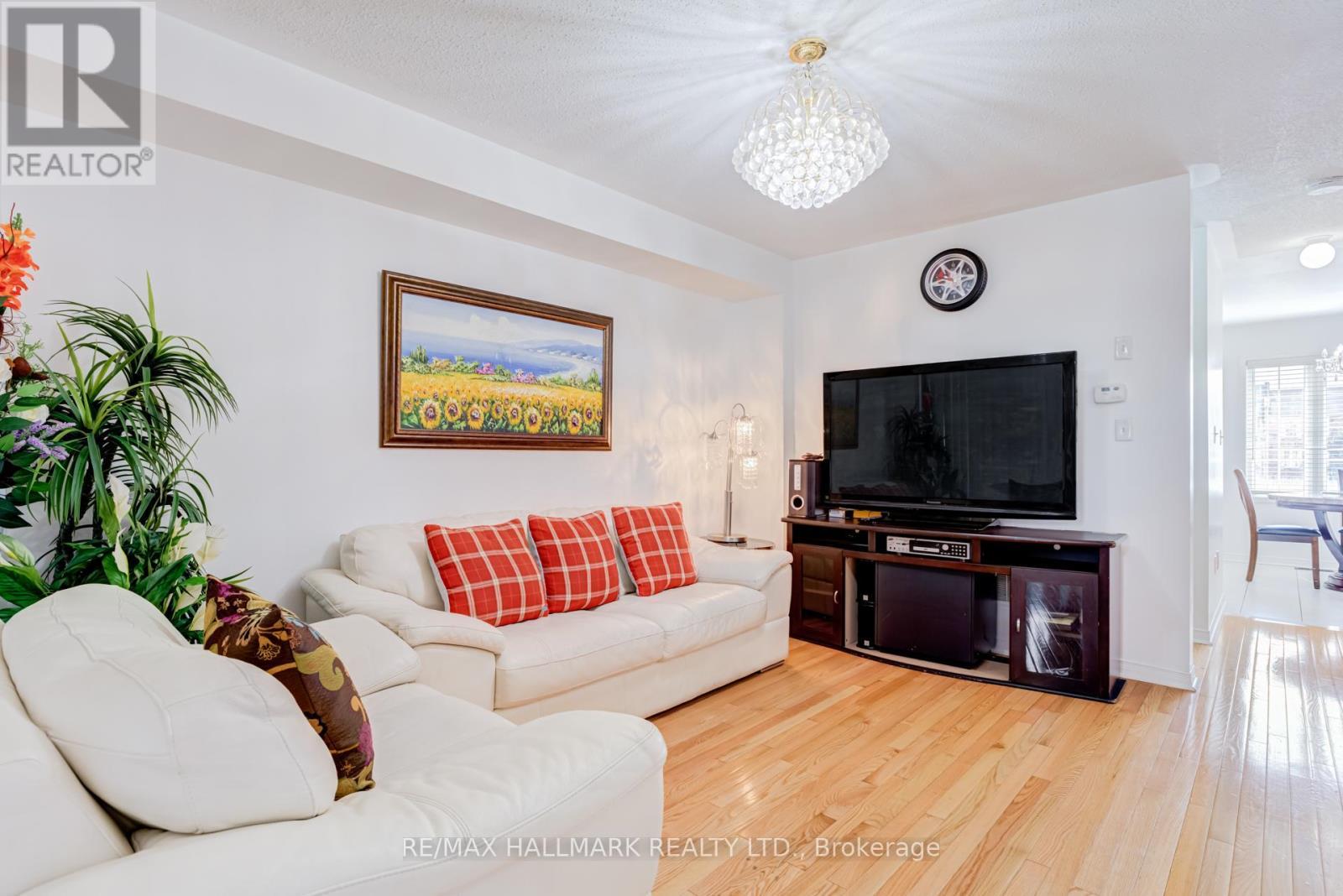 55 Ted Wray Circle, Toronto, ON - Indoor Photo Showing Living Room