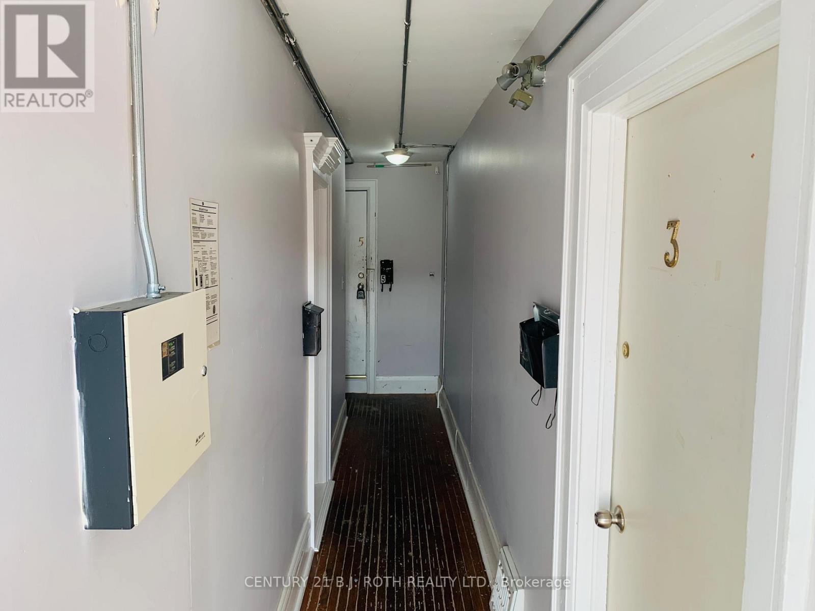 156 Dunlop Street W, Barrie, ON - Indoor Photo Showing Other Room