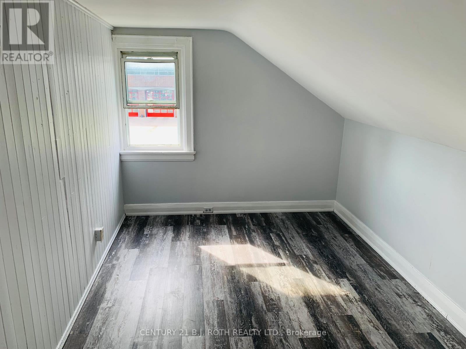 156 Dunlop Street W, Barrie, ON - Indoor Photo Showing Other Room