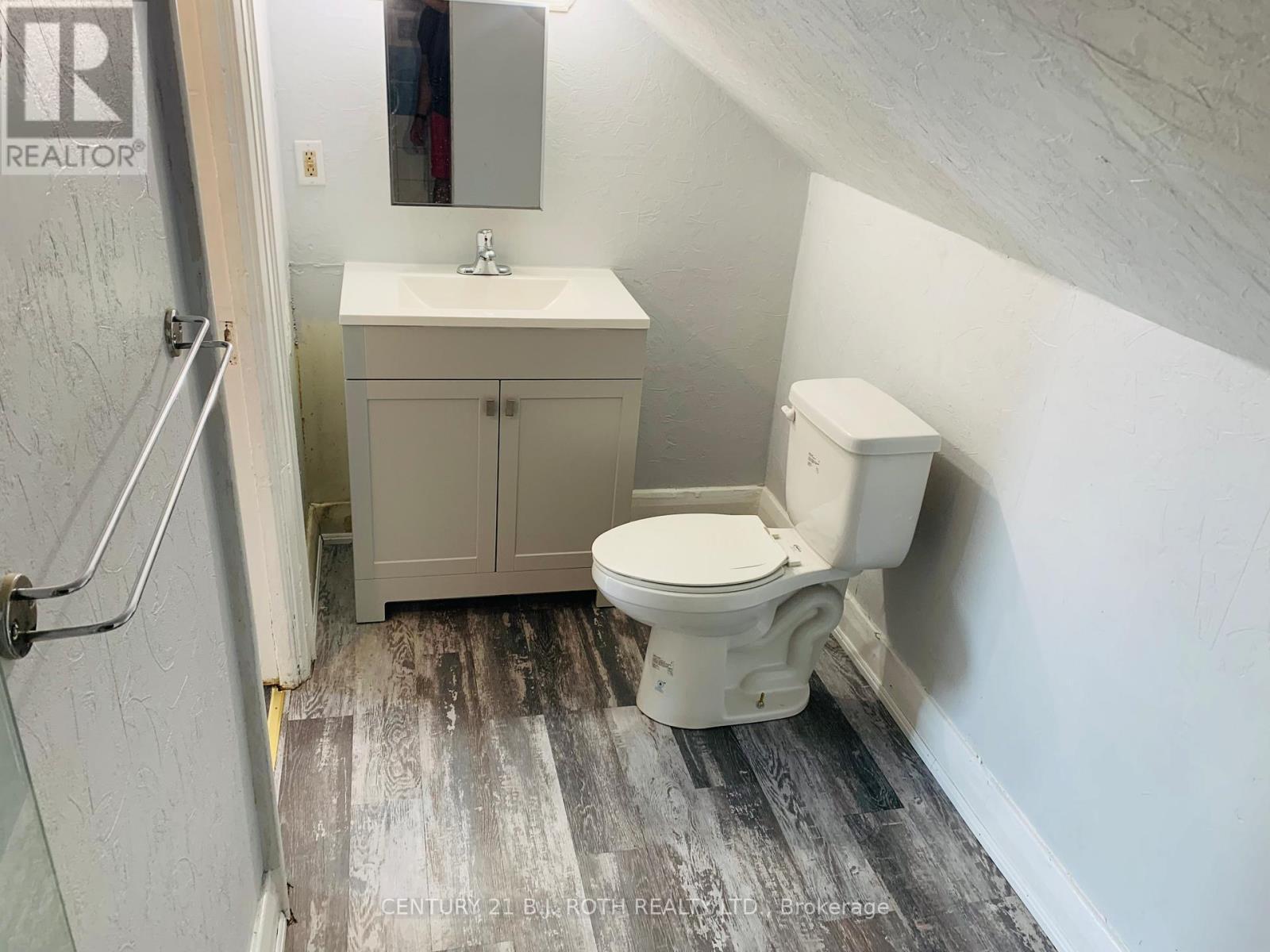 156 Dunlop Street W, Barrie, ON - Indoor Photo Showing Bathroom