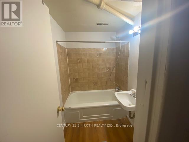 156 Dunlop Street W, Barrie, ON - Indoor Photo Showing Bathroom