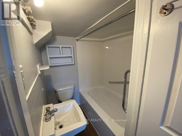 156 Dunlop Street W, Barrie, ON - Indoor Photo Showing Bathroom
