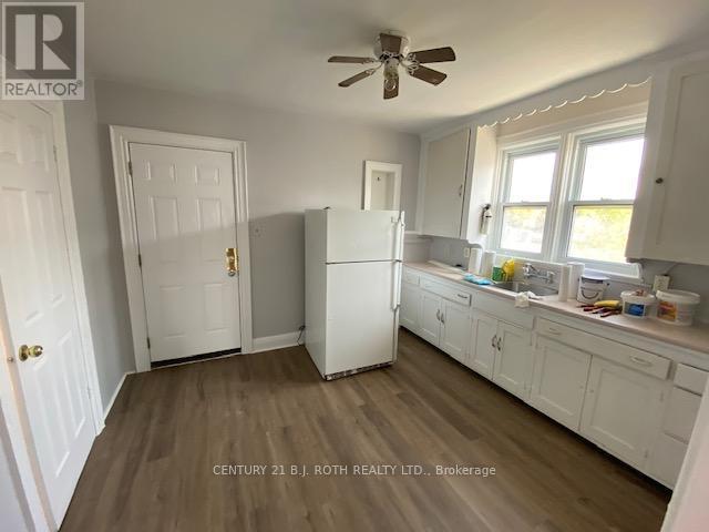 156 Dunlop Street W, Barrie, ON - Indoor Photo Showing Kitchen