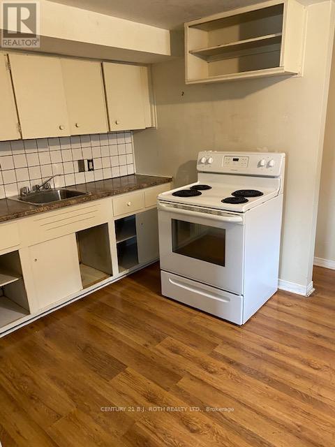 156 Dunlop Street W, Barrie, ON - Indoor Photo Showing Kitchen