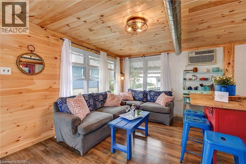37B Cedar Drive, Turkey Point, ON - Indoor Photo Showing Living Room