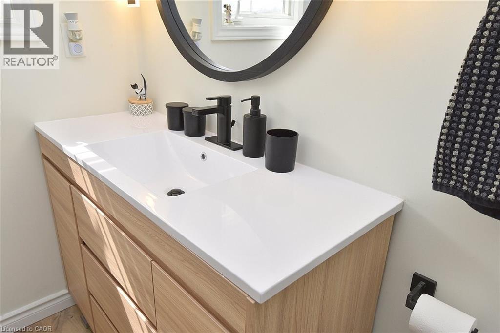 39 Panabaker Drive Unit# 7, Ancaster, ON - Indoor Photo Showing Bathroom