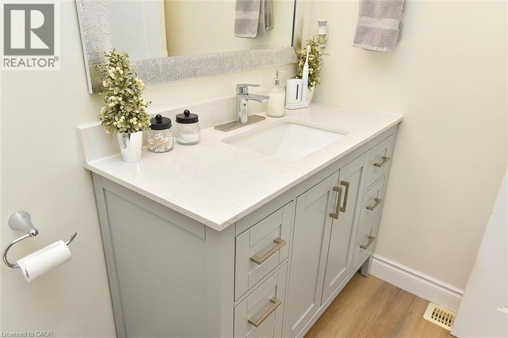 39 Panabaker Drive Unit# 7, Ancaster, ON - Indoor Photo Showing Bathroom