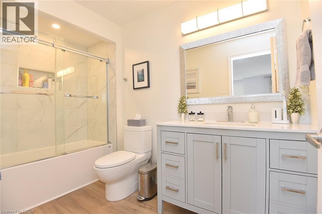 39 Panabaker Drive Unit# 7, Ancaster, ON - Indoor Photo Showing Bathroom