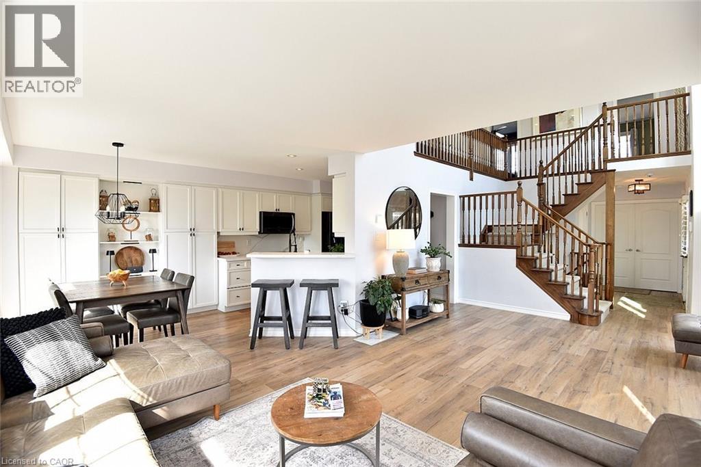 39 Panabaker Drive Unit# 7, Ancaster, ON - Indoor Photo Showing Living Room