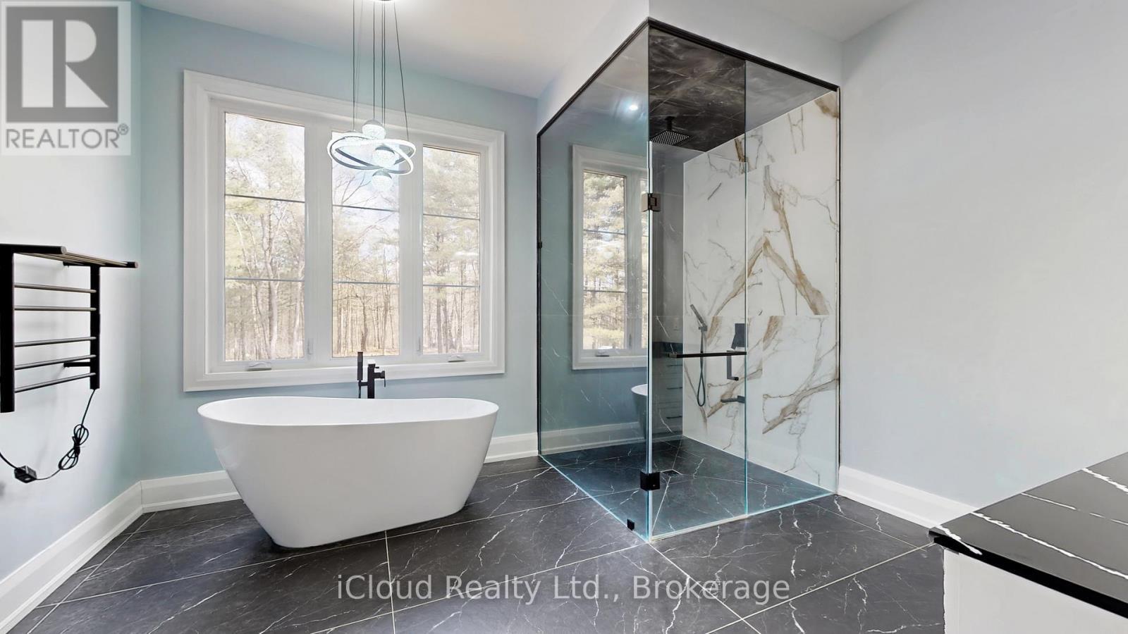 Master Bef room's Washroom - 1200 Conservation Road, Milton, ON - Indoor Photo Showing Bathroom
