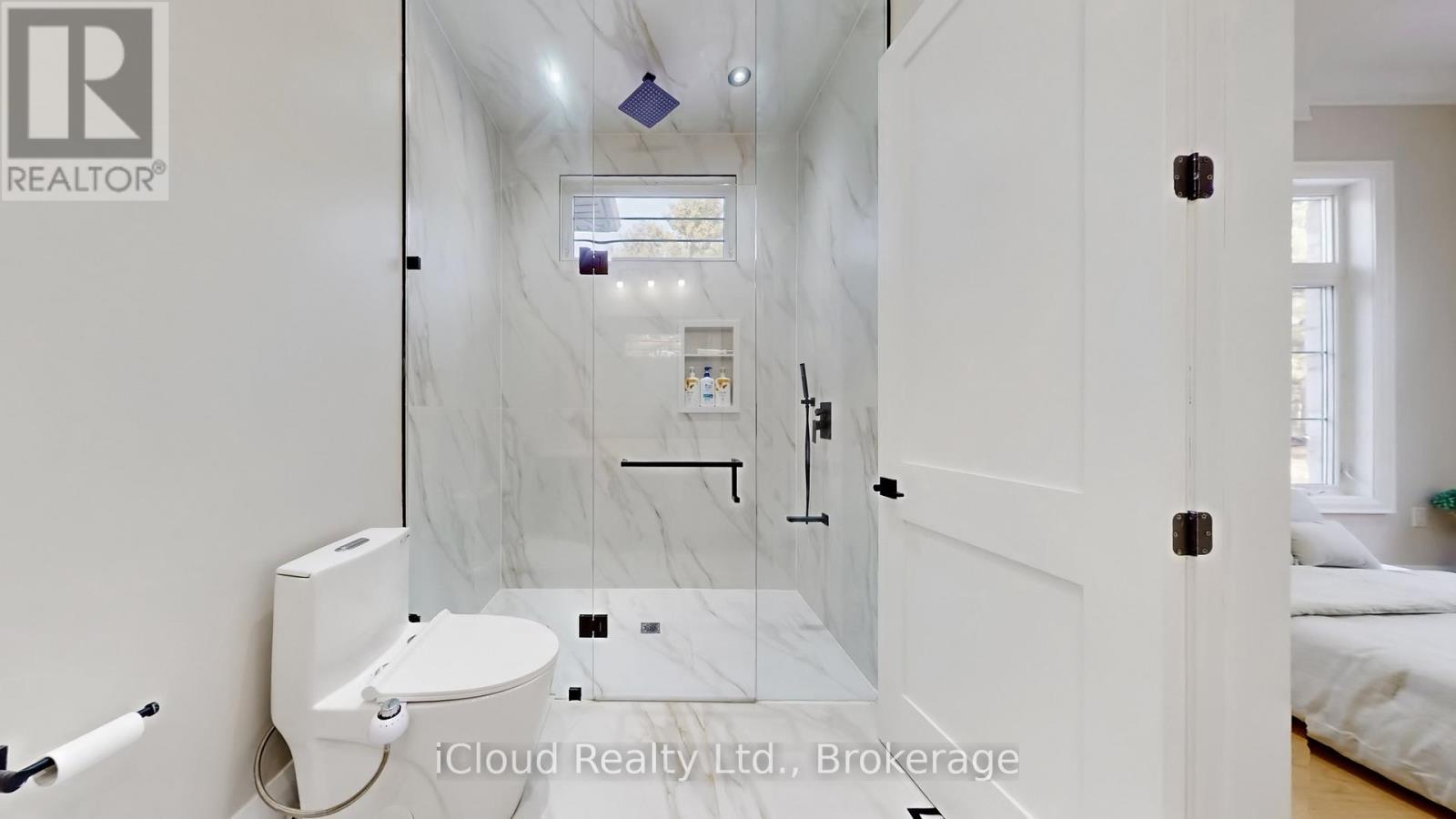 1200 Conservation Road, Milton, ON - Indoor Photo Showing Bathroom