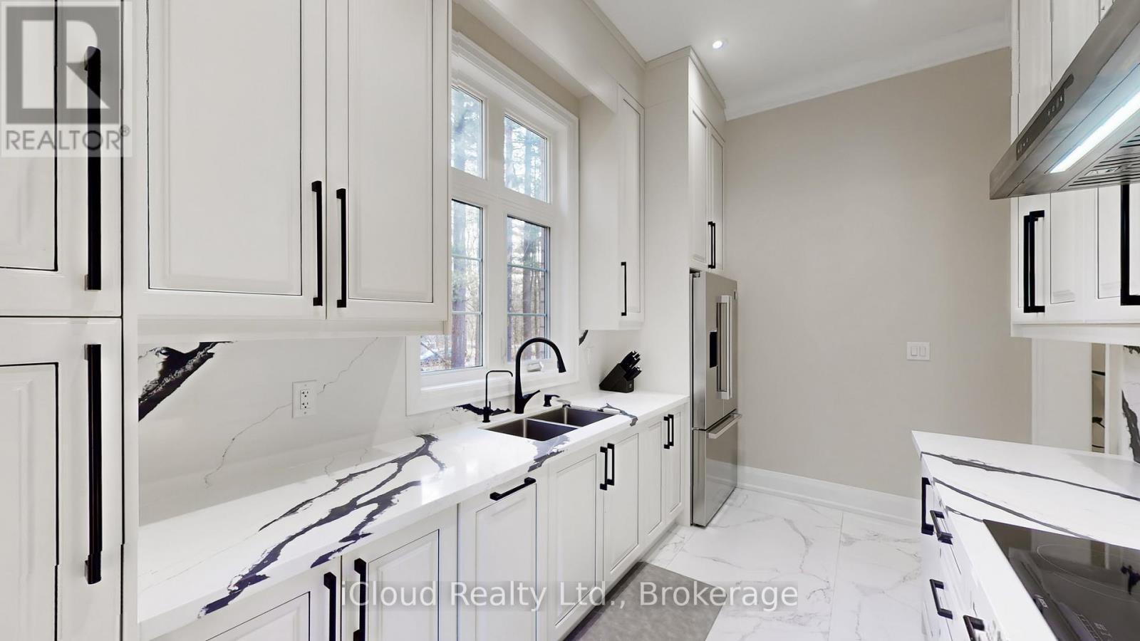 Spice Kitchen - 1200 Conservation Road, Milton, ON - Indoor Photo Showing Kitchen With Double Sink