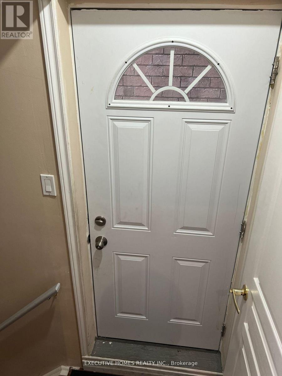 78 Assisi Street, Hamilton, ON - Indoor Photo Showing Other Room