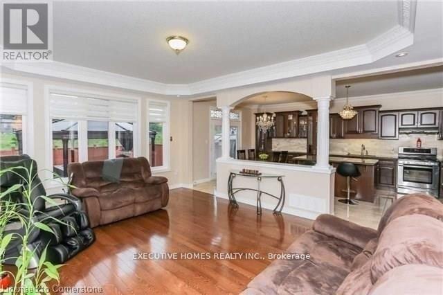 78 Assisi Street, Hamilton, ON - Indoor Photo Showing Living Room