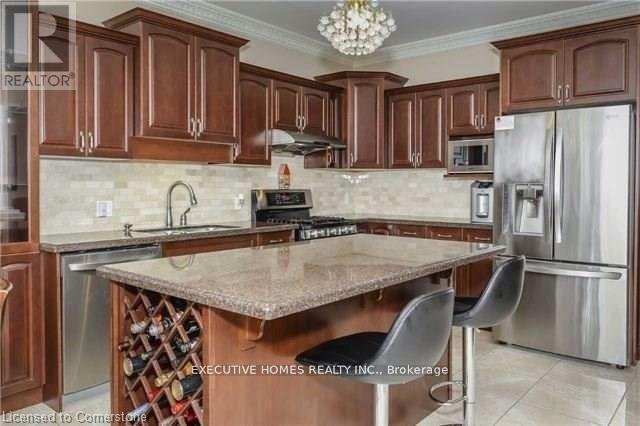 78 Assisi Street, Hamilton, ON - Indoor Photo Showing Kitchen