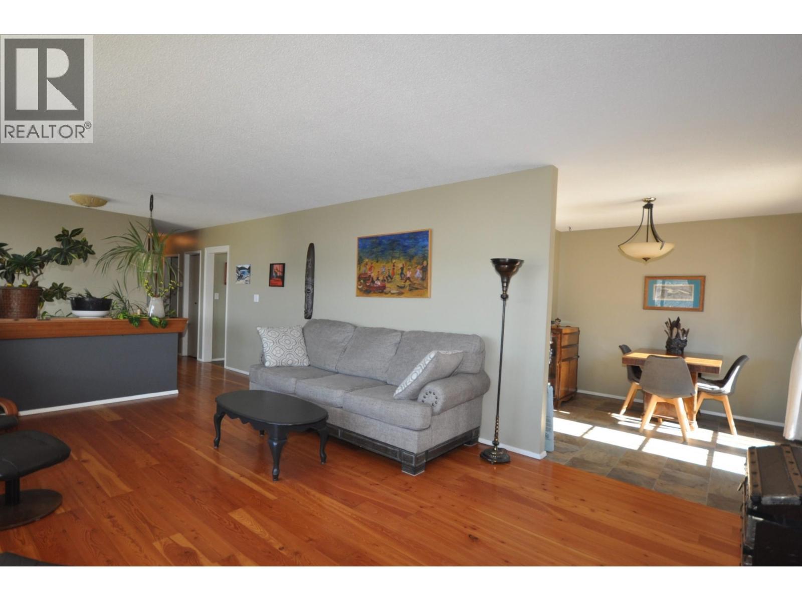 342 Clearview Crescent, Williams Lake, BC - Indoor Photo Showing Living Room