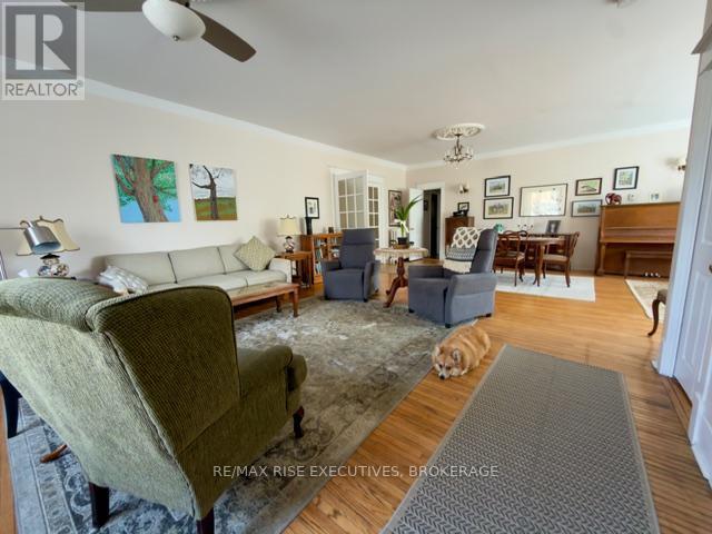 332 Main Street, Deseronto (Deseronto (Town)), ON - Indoor Photo Showing Living Room