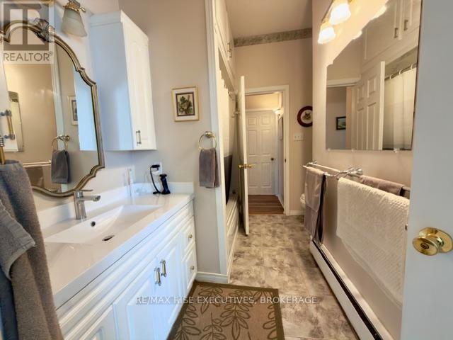 332 Main Street, Deseronto (Deseronto (Town)), ON - Indoor Photo Showing Bathroom