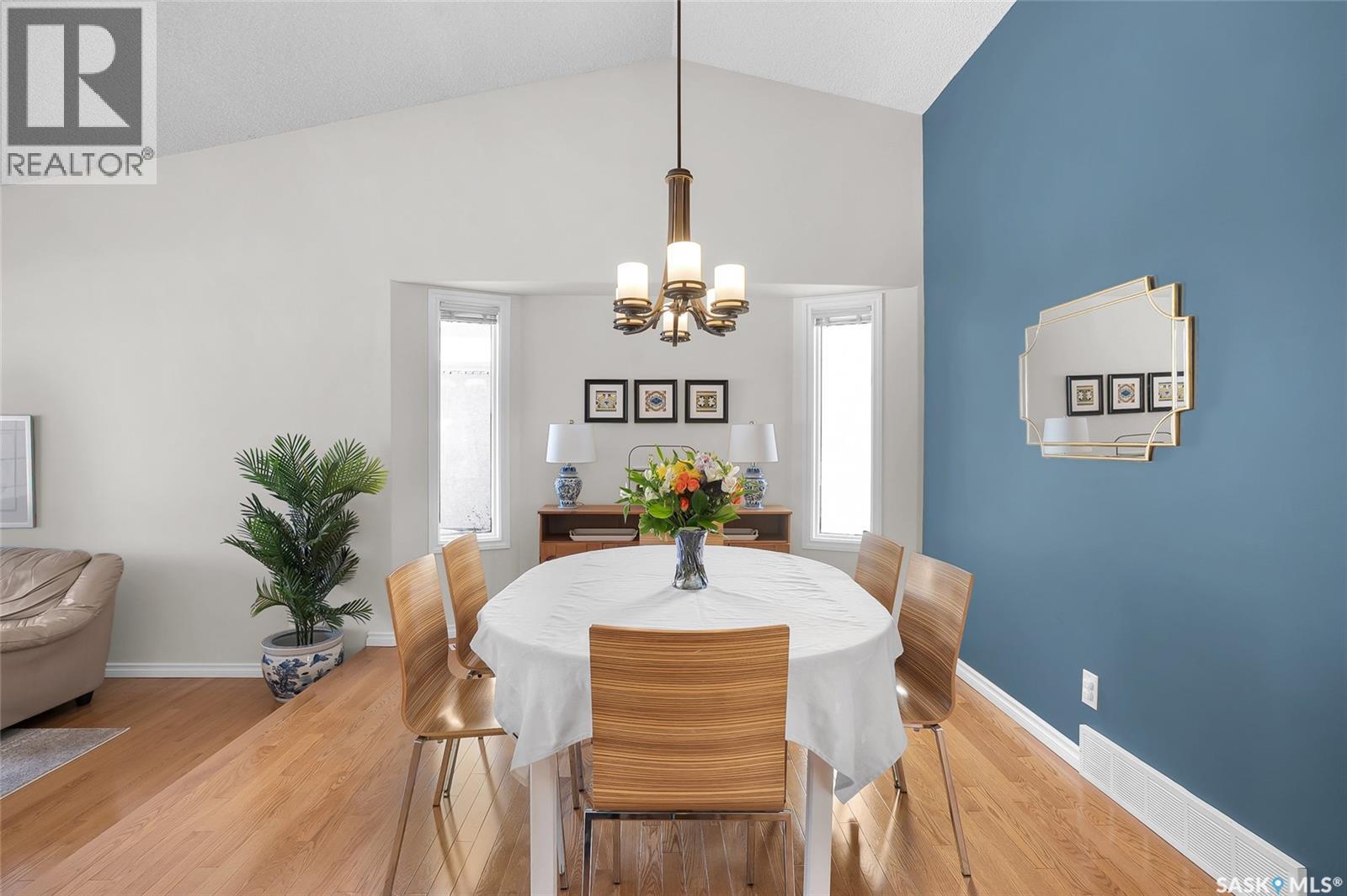 1022 Hurley Way, Saskatoon, SK - Indoor Photo Showing Dining Room