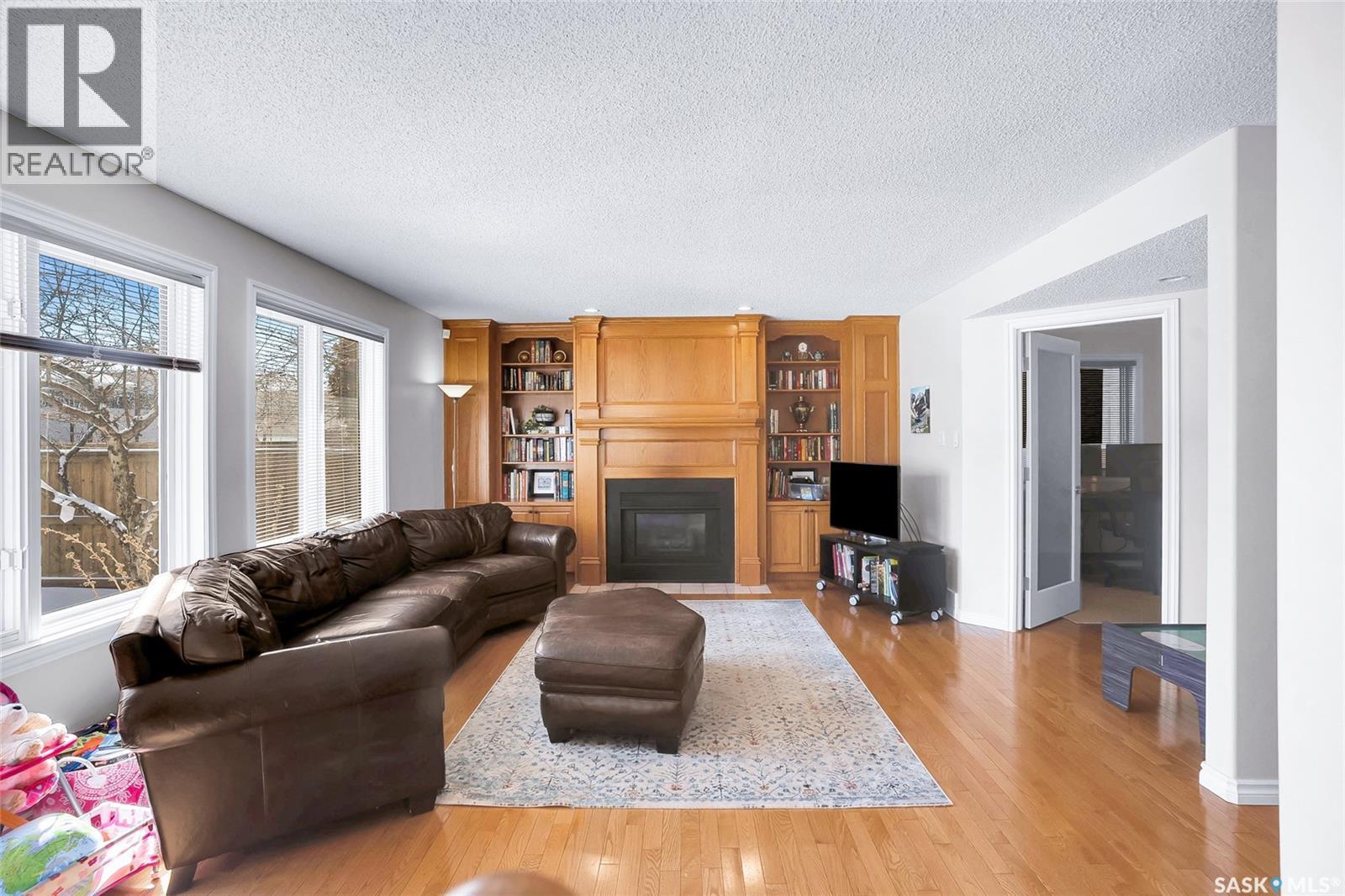 1022 Hurley Way, Saskatoon, SK - Indoor Photo Showing Living Room With Fireplace