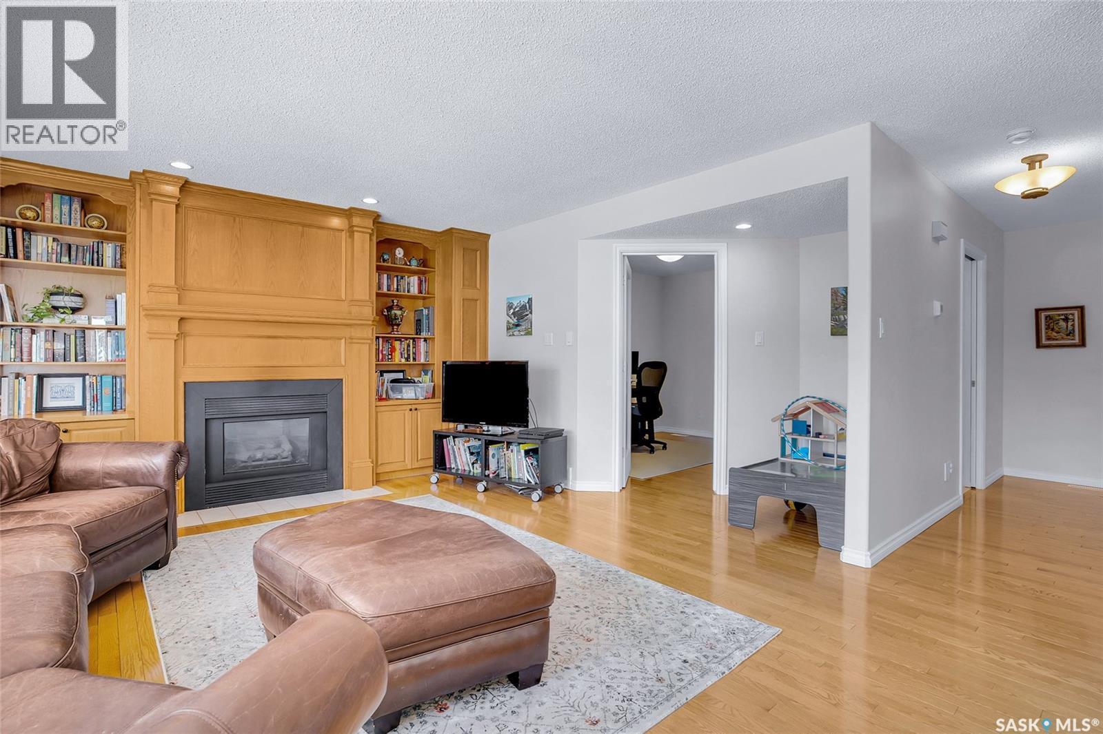 1022 Hurley Way, Saskatoon, SK - Indoor Photo Showing Living Room With Fireplace