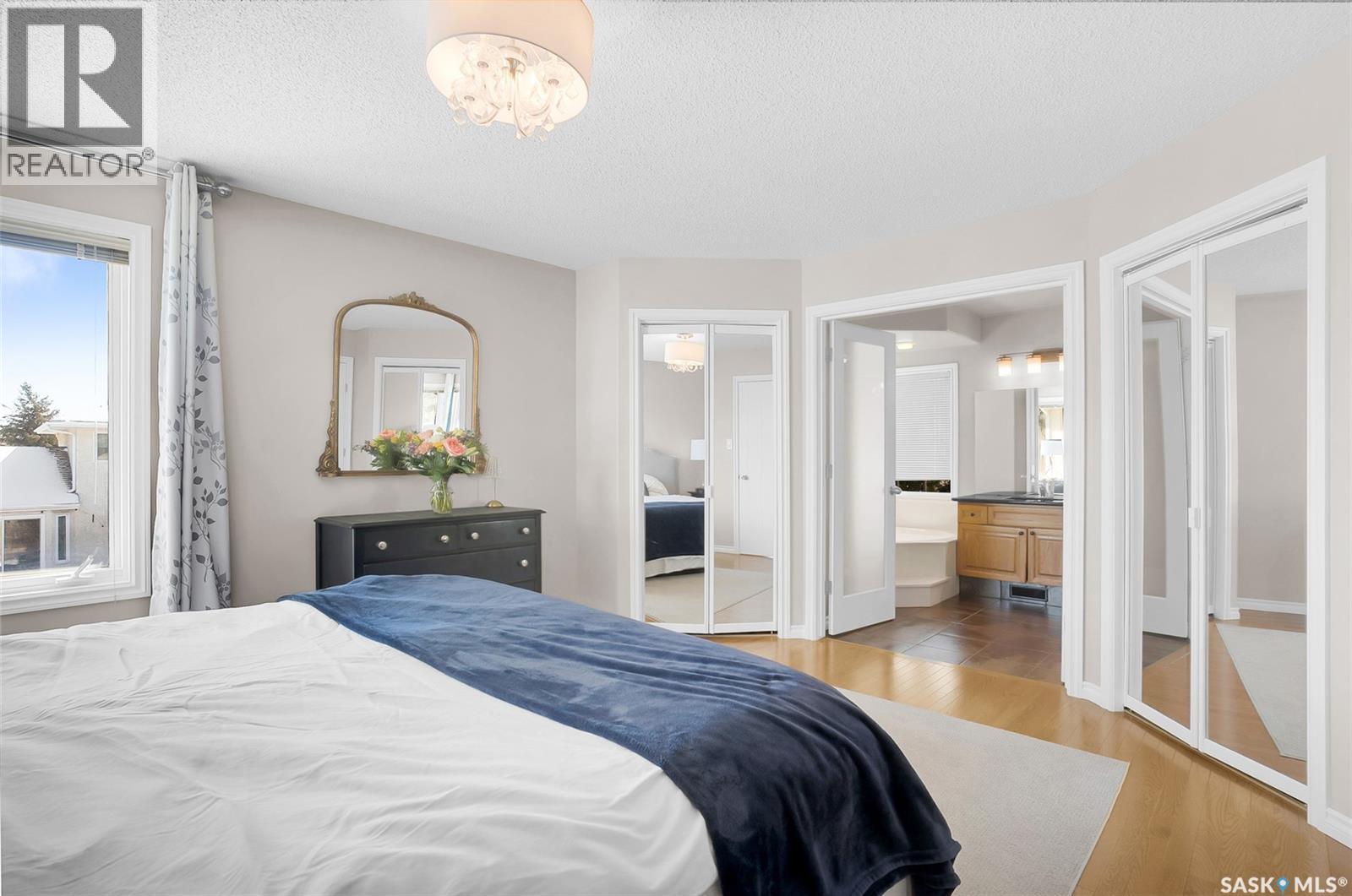 1022 Hurley Way, Saskatoon, SK - Indoor Photo Showing Bedroom