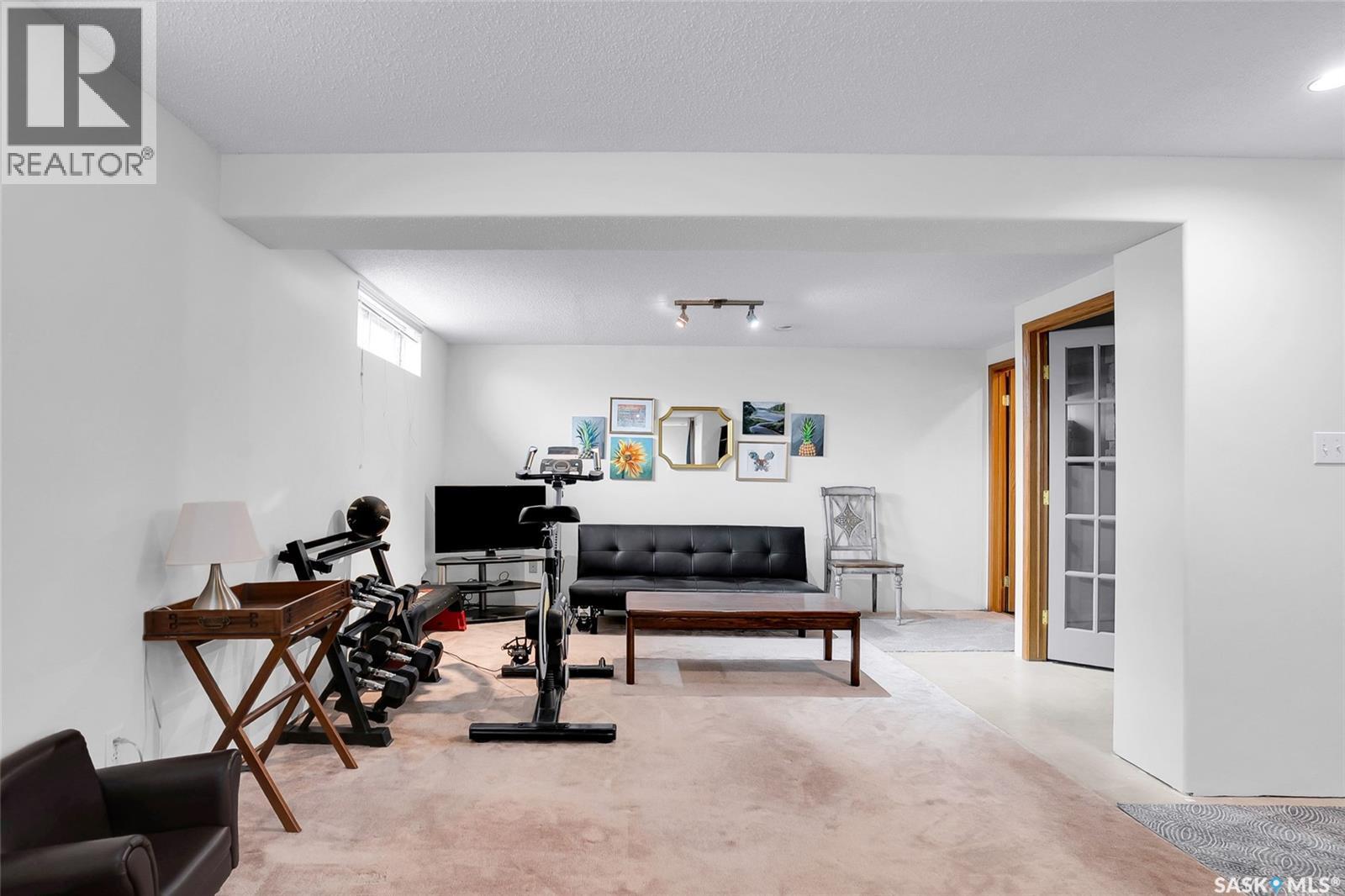 1022 Hurley Way, Saskatoon, SK - Indoor