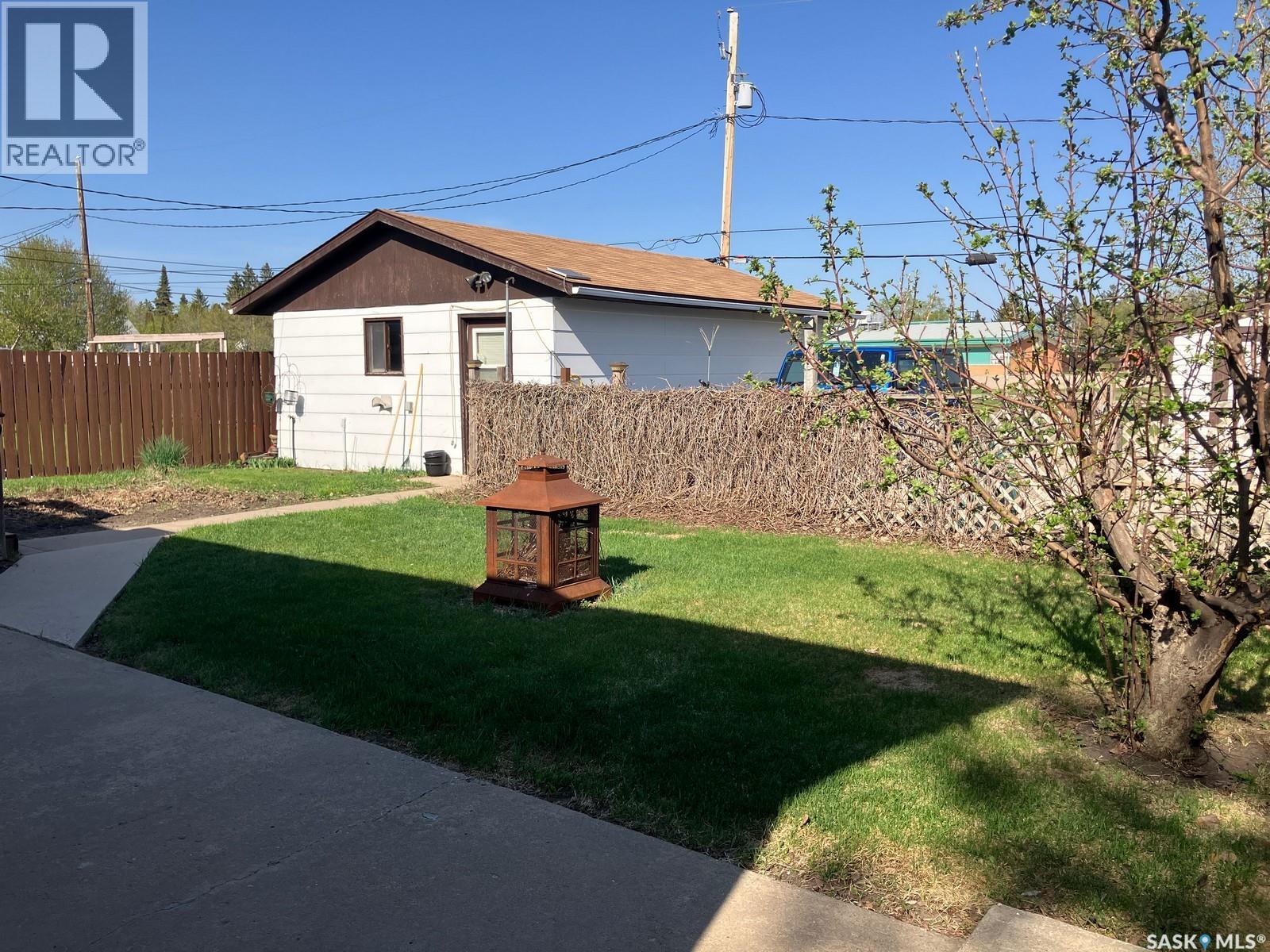 1103 3Rd Street W, Nipawin, SK - Outdoor