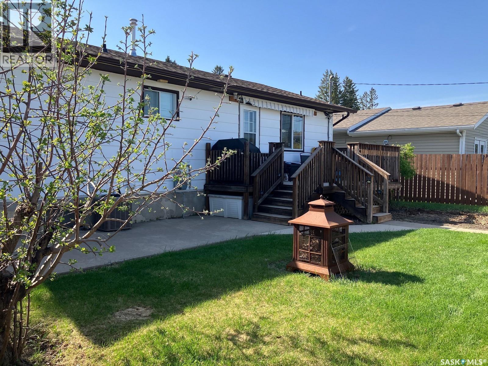 1103 3Rd Street W, Nipawin, SK - Outdoor With Deck Patio Veranda