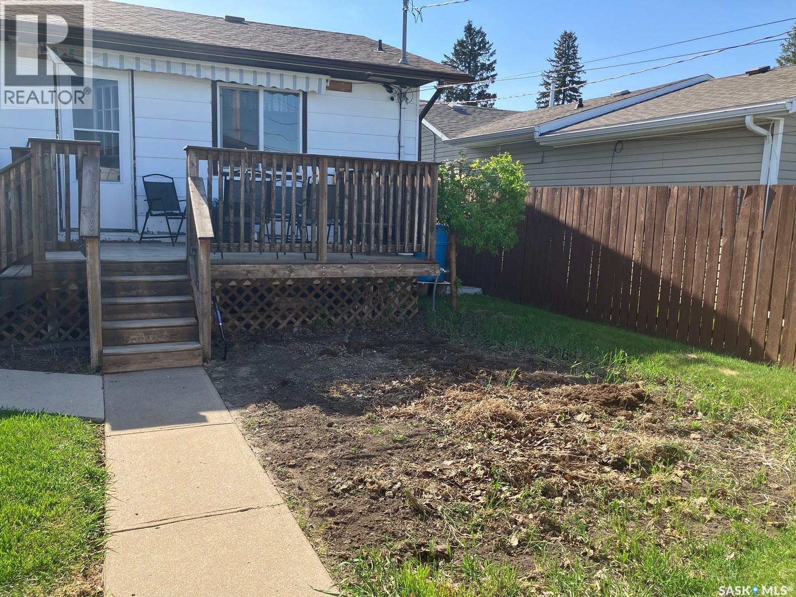 1103 3Rd Street W, Nipawin, SK - Outdoor With Deck Patio Veranda