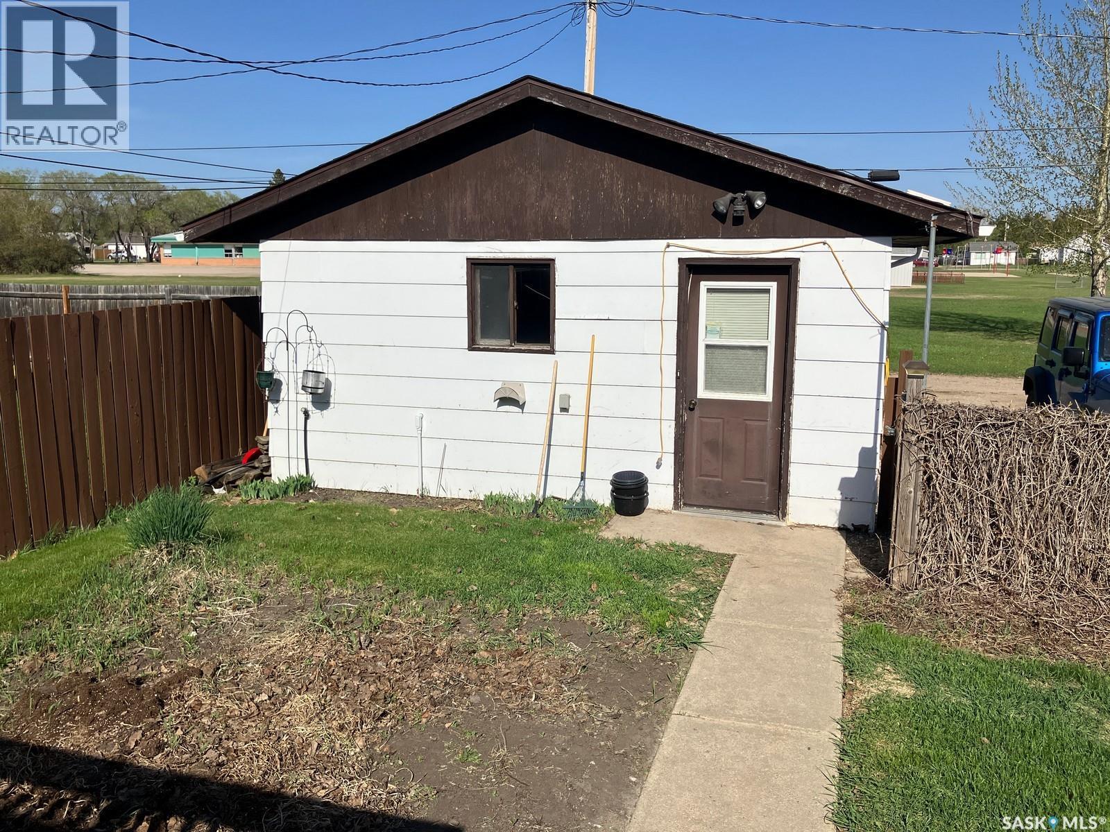 1103 3Rd Street W, Nipawin, SK - Outdoor
