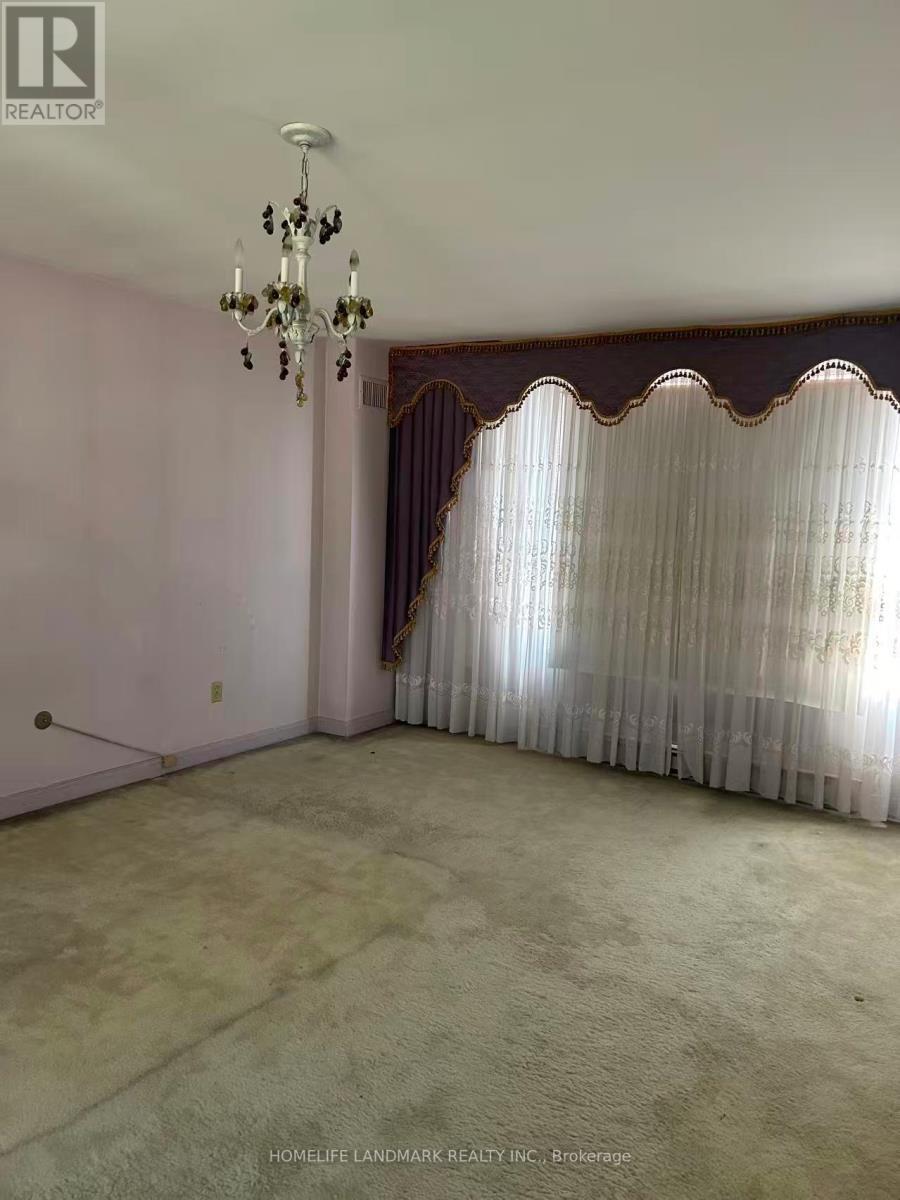 2 Royal Oak Drive, Toronto, ON - Indoor